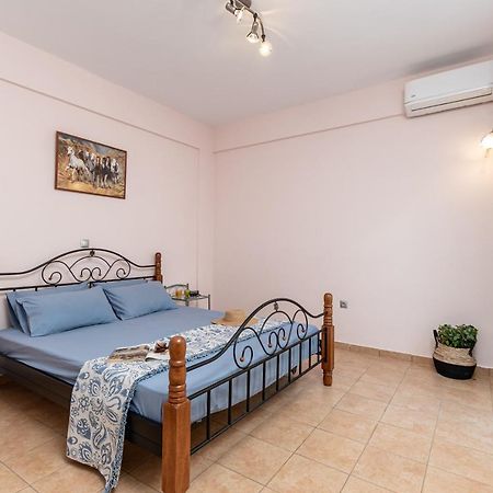 Nick & Debbie'S Two-Storey Apartment Melanes Экстерьер фото