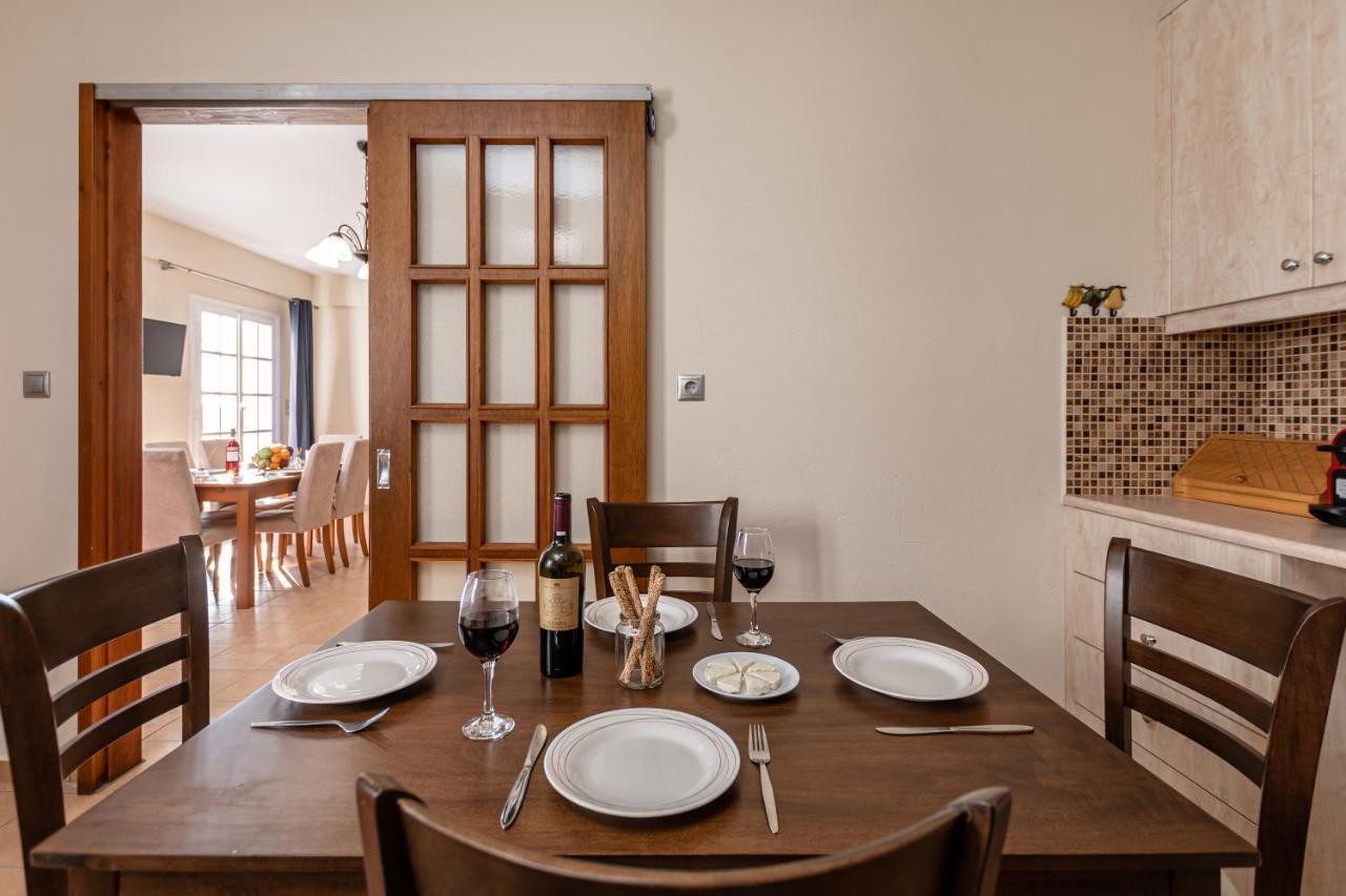 Nick & Debbie'S Two-Storey Apartment Melanes Экстерьер фото