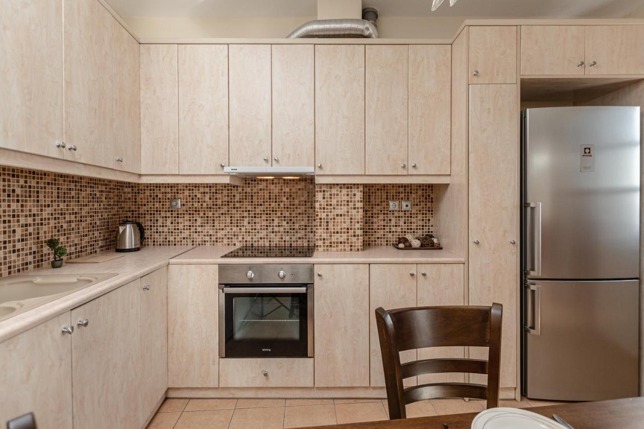 Nick & Debbie'S Two-Storey Apartment Melanes Экстерьер фото